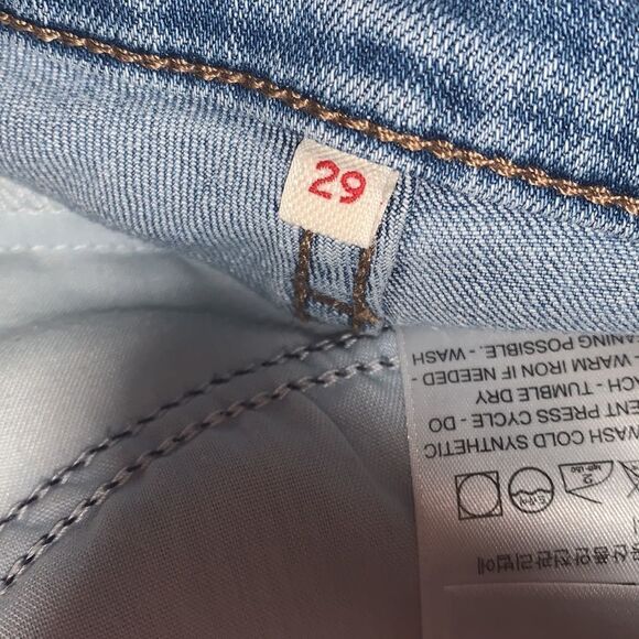 Levi’s light wash long jean shorts. Size medium - Picture 11 of 11